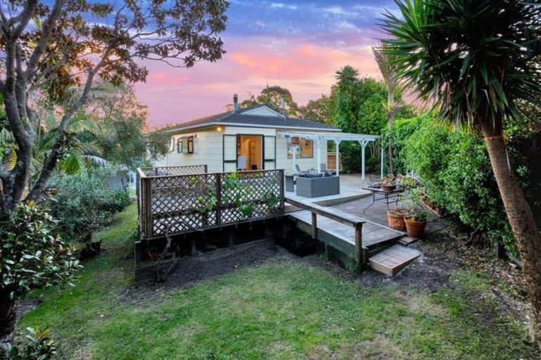 Photo of property in 5 Wilkinson Way, Browns Bay, Auckland, 0630