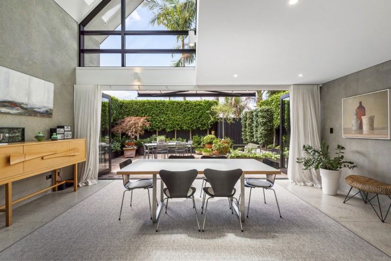 Photo of property in 81 Queen Street, Northcote Point, Auckland, 0627