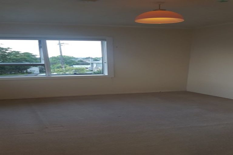 Photo of property in 2/130 Rangatira Road, Beach Haven, Auckland, 0626
