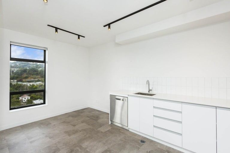 Photo of property in 4/69 Tiketike Way, Brooklyn, Wellington, 6021