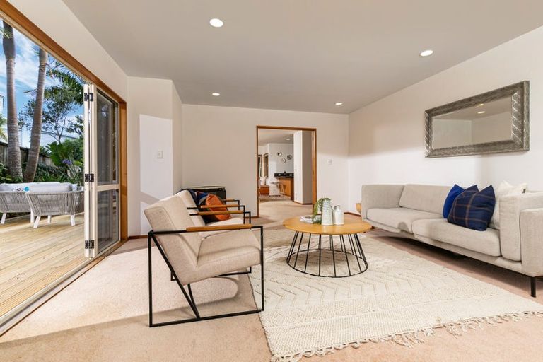 Photo of property in 1/30 Ronald Macken Place, Windsor Park, Auckland, 0632