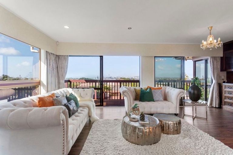 Photo of property in 35 Chatswood Grove, Chatswood, Auckland, 0626