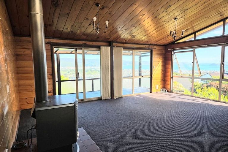 Photo of property in 3 Chestnut Grove, Maungaraki, Lower Hutt, 5010