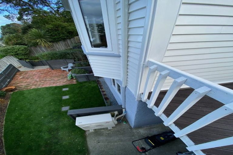 Photo of property in 112 Eden Street, Island Bay, Wellington, 6023