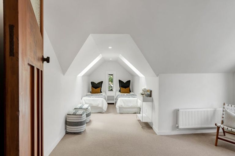 Photo of property in 19 Baring Terrace, Strandon, New Plymouth, 4312