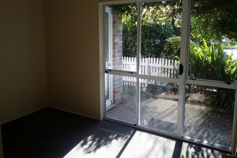 Photo of property in 2/13 Bunnythorpe Road, Papakura, 2110