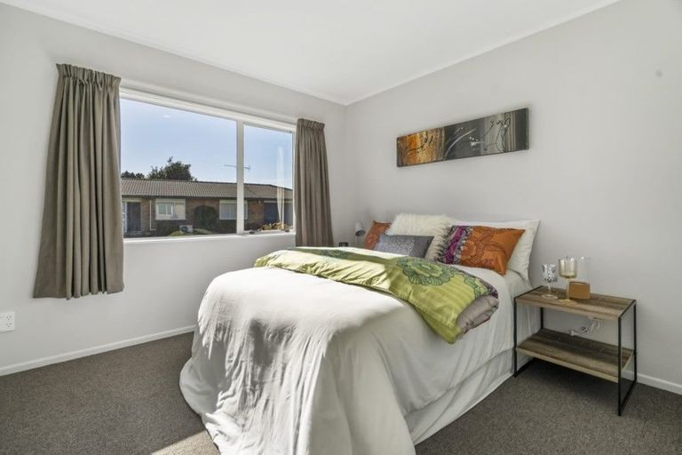 Photo of property in 15 Hocken Place, Mangere Bridge, Auckland, 2022