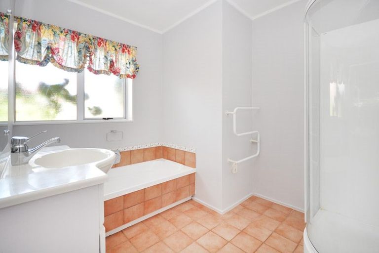 Photo of property in 2/13 Bunnythorpe Road, Papakura, 2110