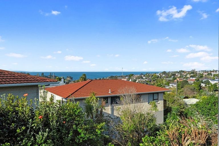 Photo of property in 1/31 Deep Creek Road, Waiake, Auckland, 0630