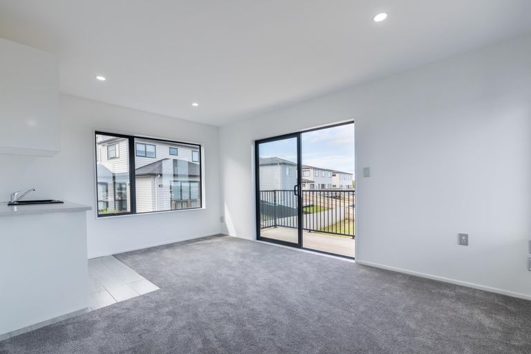 Photo of property in 14 San Casello Rise, Henderson, Auckland, 0612