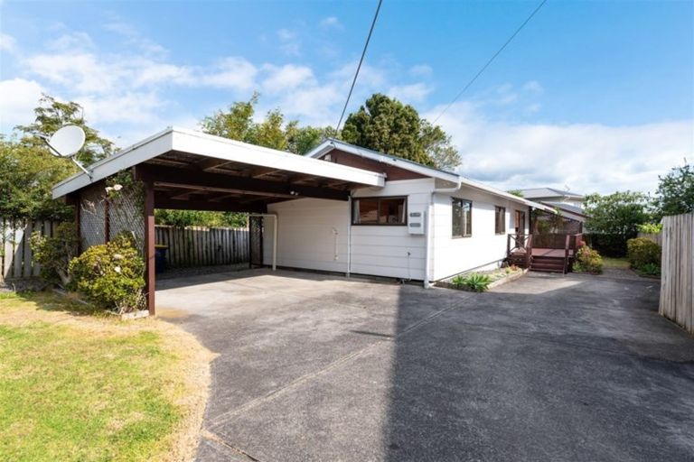 Photo of property in 1/64 Waimumu Road, Massey, Auckland, 0614