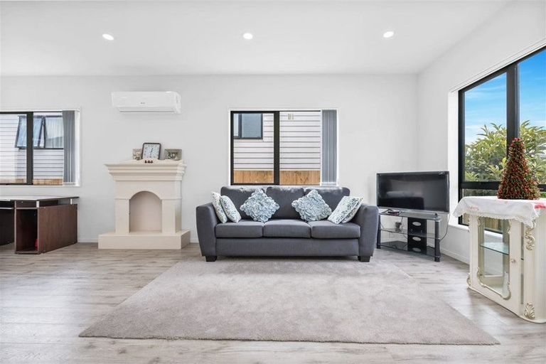 Photo of property in 83 Drumbuoy Drive, Flat Bush, Auckland, 2019