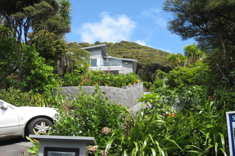 Photo of property in 24 Rayner Road, Piha, New Lynn, 0772