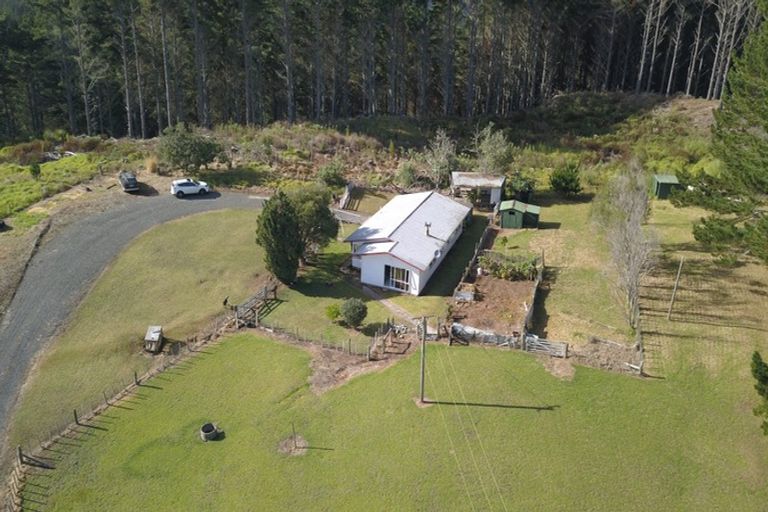 Photo of property in 15 Ngatawhiti Road, Te Kopuru, 0391