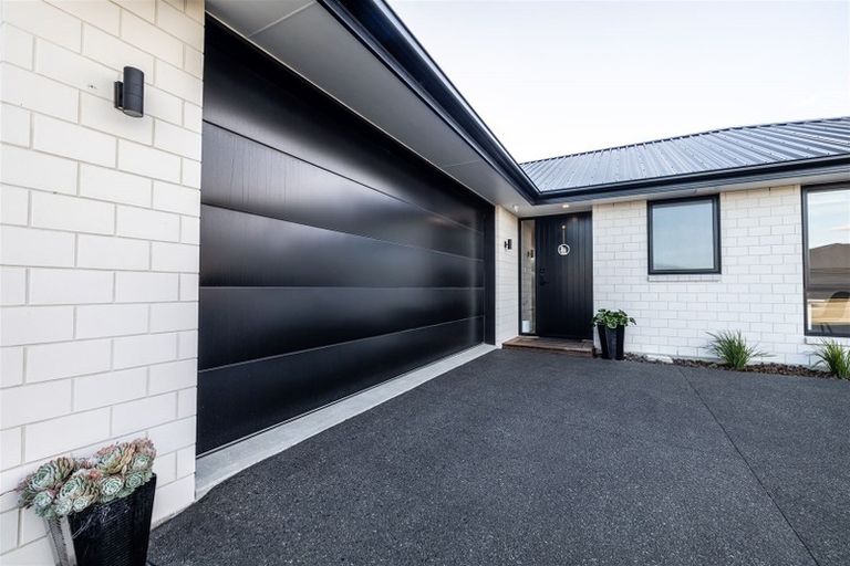 Photo of property in 48 Stationmasters Way, Prebbleton, 7604