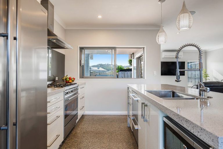 Photo of property in 36 Gilbransen Road, Kumeu, 0810