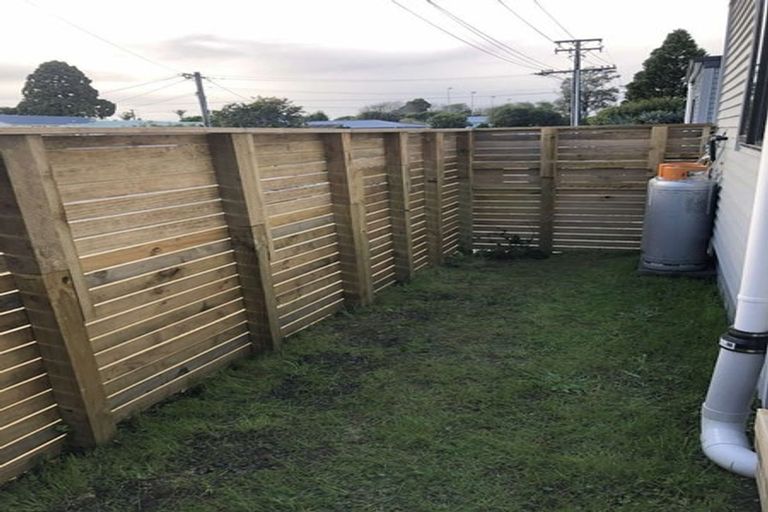 Photo of property in 8/4 Edgerton Road, Te Atatu Peninsula, Auckland, 0610