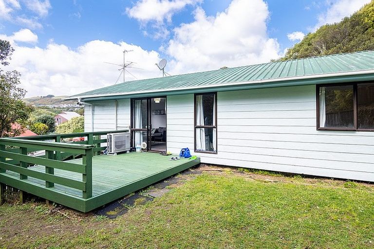 Photo of property in 7 Bushland Grove, Paparangi, Wellington, 6037