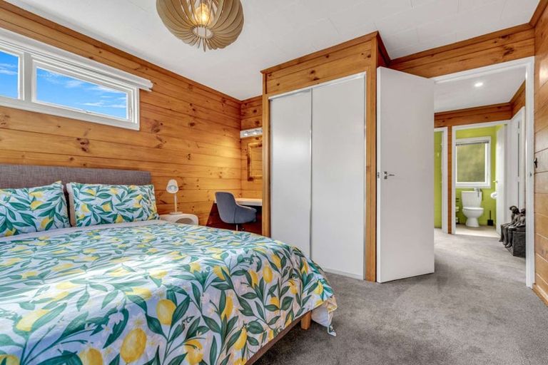 Photo of property in 44 Grand Vue Road, Kawaha Point, Rotorua, 3010