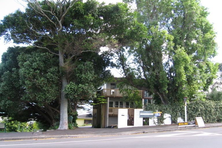 Photo of property in 2/125 Victoria Road, Devonport, Auckland, 0624