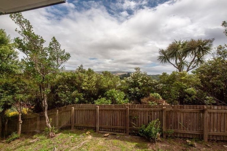 Photo of property in 35 Oswald Crescent, Paparangi, Wellington, 6037