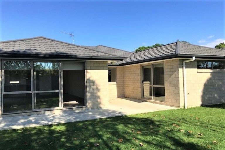Photo of property in 10 Rooseville Mews, Pukekohe, 2120