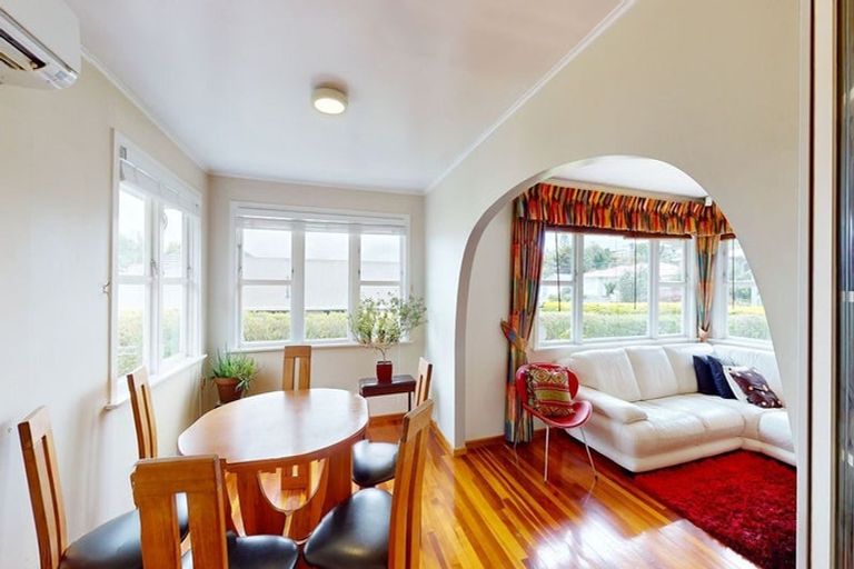 Photo of property in 41 Kenmore Street, Newlands, Wellington, 6037