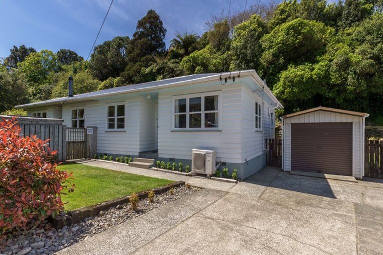 Photo of property in 3/16 Redwood Avenue, Tawa, Wellington, 5028