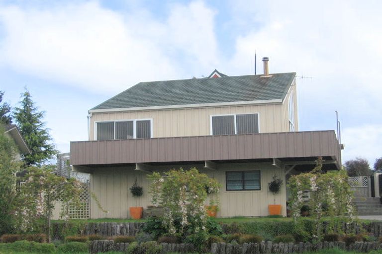Photo of property in 2 Newberry Place, Richmond Heights, Taupo, 3330