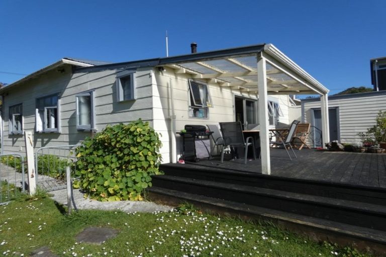 Photo of property in 27 Aylmer Street, Ross, 7812