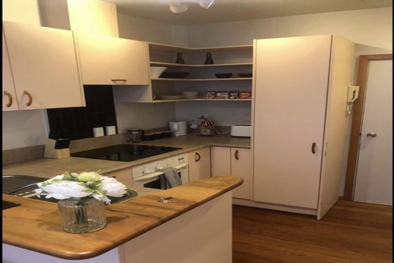 Photo of property in Terrace Tower Apartments, 3c/126 The Terrace, Wellington Central, Wellington, 6011