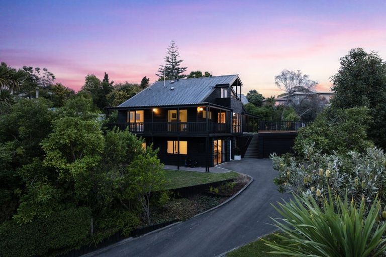 Photo of property in 28 Tokomaru Drive, Havelock North, 4130