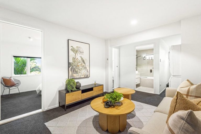 Photo of property in 2/42 Island Road, Beach Haven, Auckland, 0626