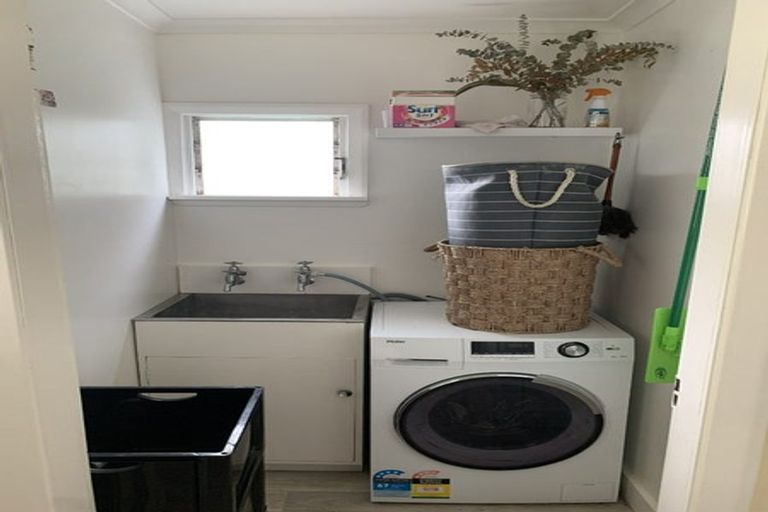 Photo of property in 1 Frood Street, Bulls, 4818