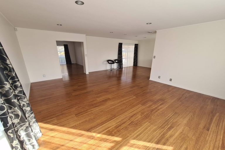 Photo of property in 29 Petrel Place, Massey, Auckland, 0614