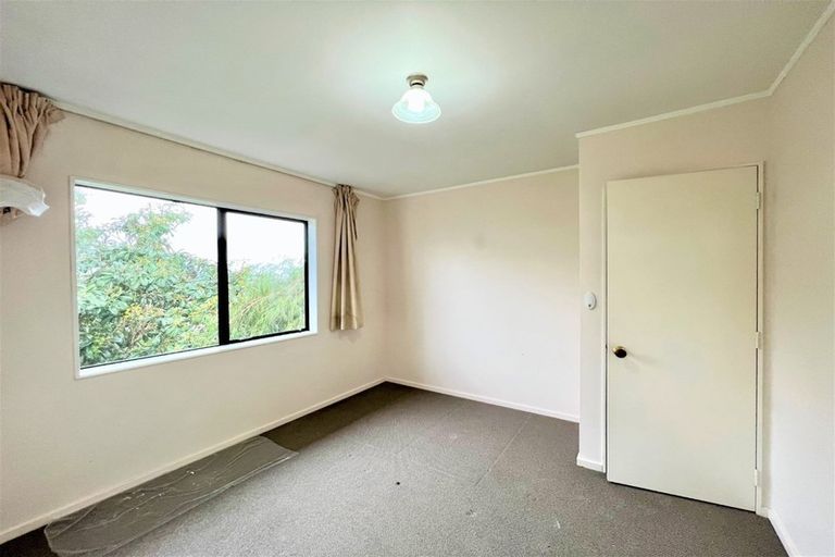 Photo of property in 2/18 Mirovale Place, Totara Vale, Auckland, 0629