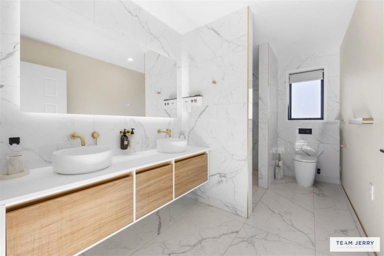 Photo of property in 21 Te Ara Aukati Terrace, Pokeno, 2471