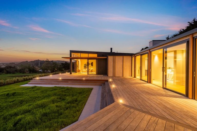 Photo of property in 43 Paekakariki Hill Road, Pauatahanui, Porirua, 5381