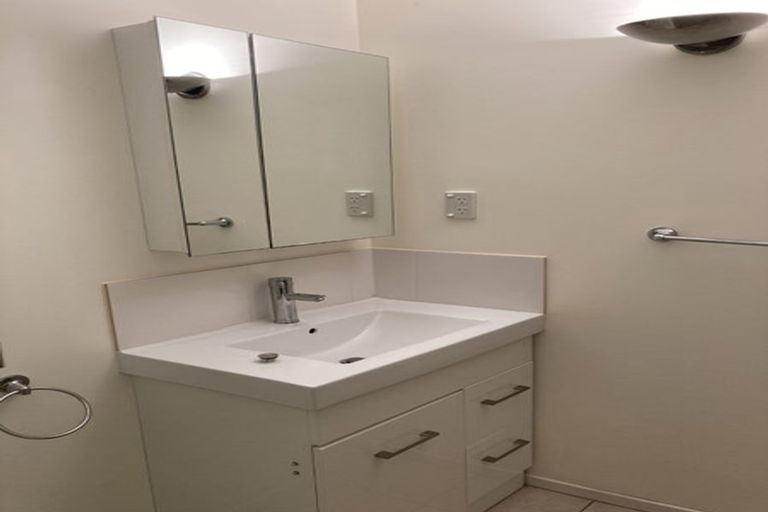 Photo of property in 1/35 Belmont Terrace, Milford, Auckland, 0620