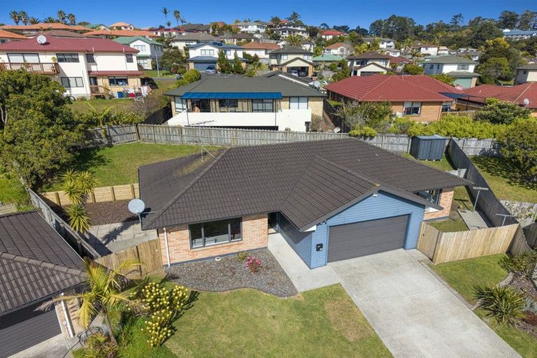 Photo of property in 15 Black Teal Close, Unsworth Heights, Auckland, 0632