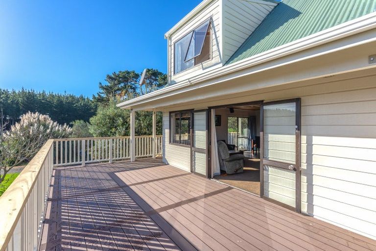 Photo of property in 593 Waikawa Beach Road, Waikawa Beach, Levin, 5573
