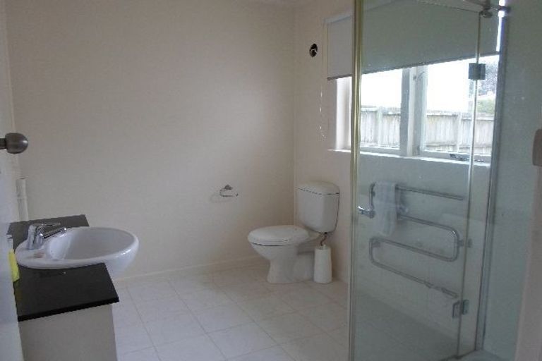 Photo of property in 5 Schnapper Rock Road, Greenhithe, Auckland, 0632
