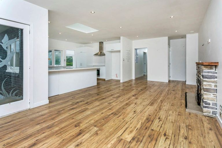 Photo of property in 76 Awa Road, Kumeu, 0891