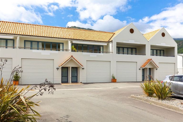 Photo of property in 3/45 Beach Road, Waikawa, Picton, 7220