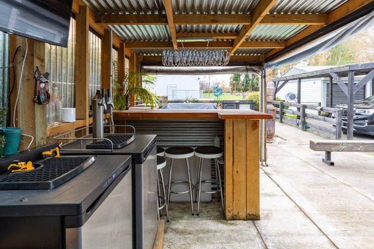 Photo of property in 1 Vogel Street, Woodville, 4920