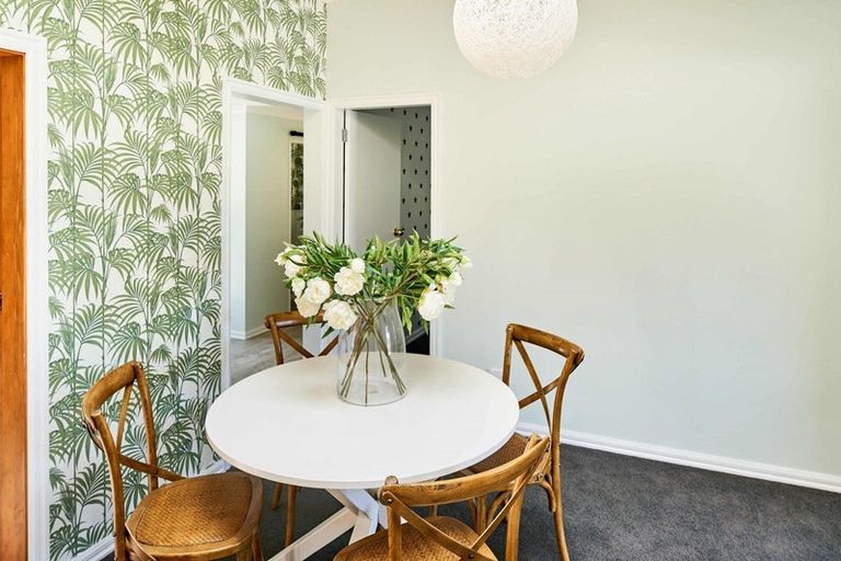 Photo of property in 12 Grays Road, Plimmerton, Porirua, 5026