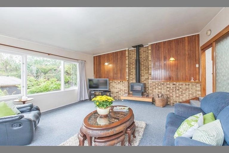 Photo of property in 40 Valley View Road, Glenfield, Auckland, 0629