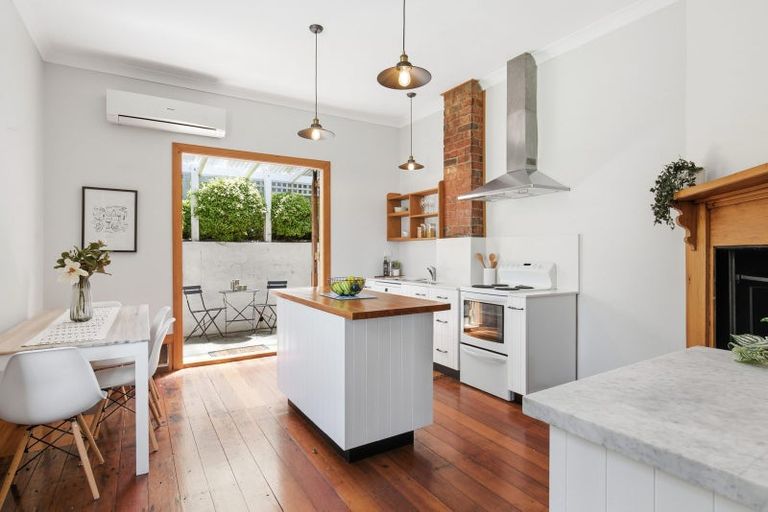 Photo of property in 80 Rolleston Street, Mount Cook, Wellington, 6021