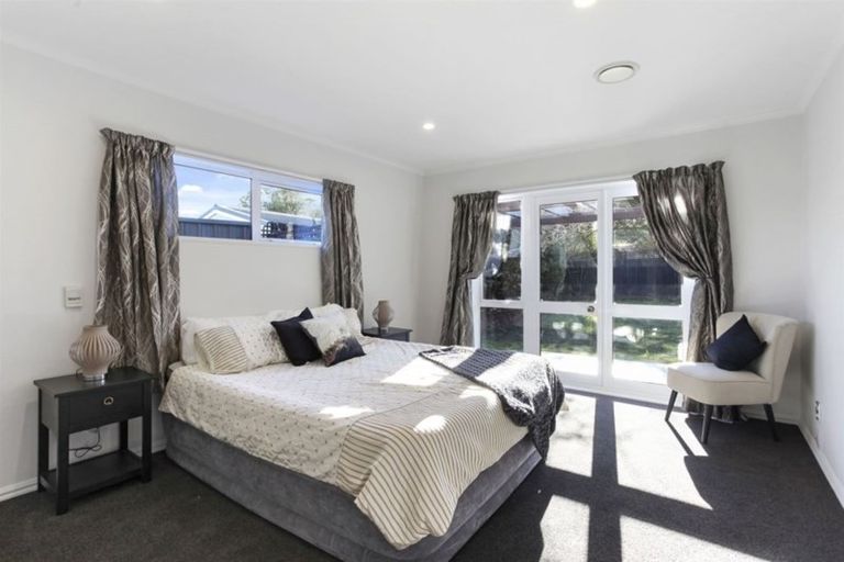Photo of property in 33 Kirsten Place, Parklands, Christchurch, 8083