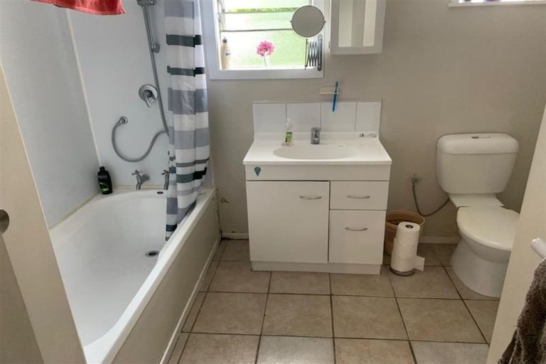 Photo of property in 4 Beeche Place, Birkdale, Auckland, 0626